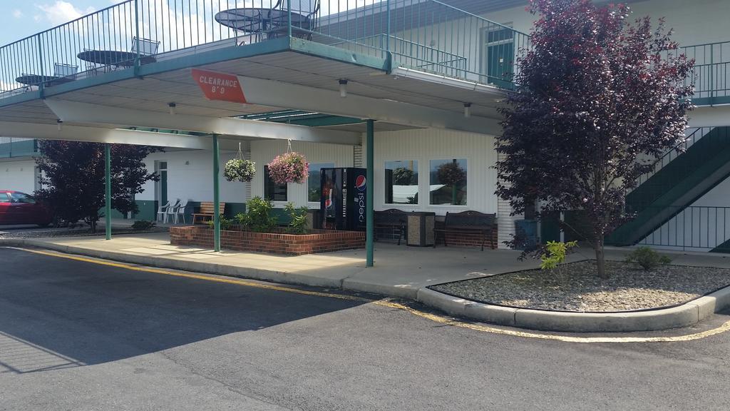 Huntingdon Motor Inn Buitenkant foto