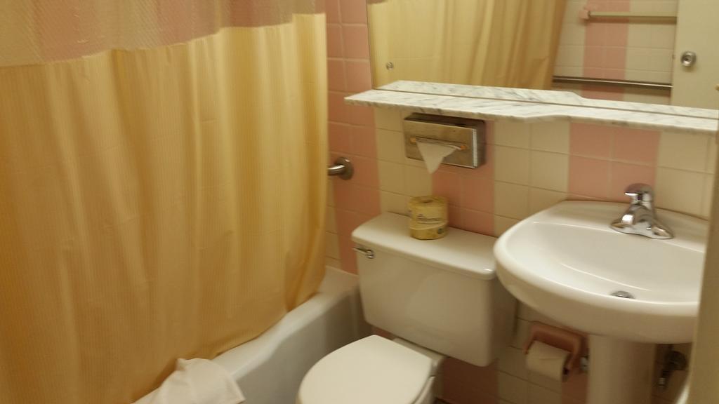 Huntingdon Motor Inn Buitenkant foto