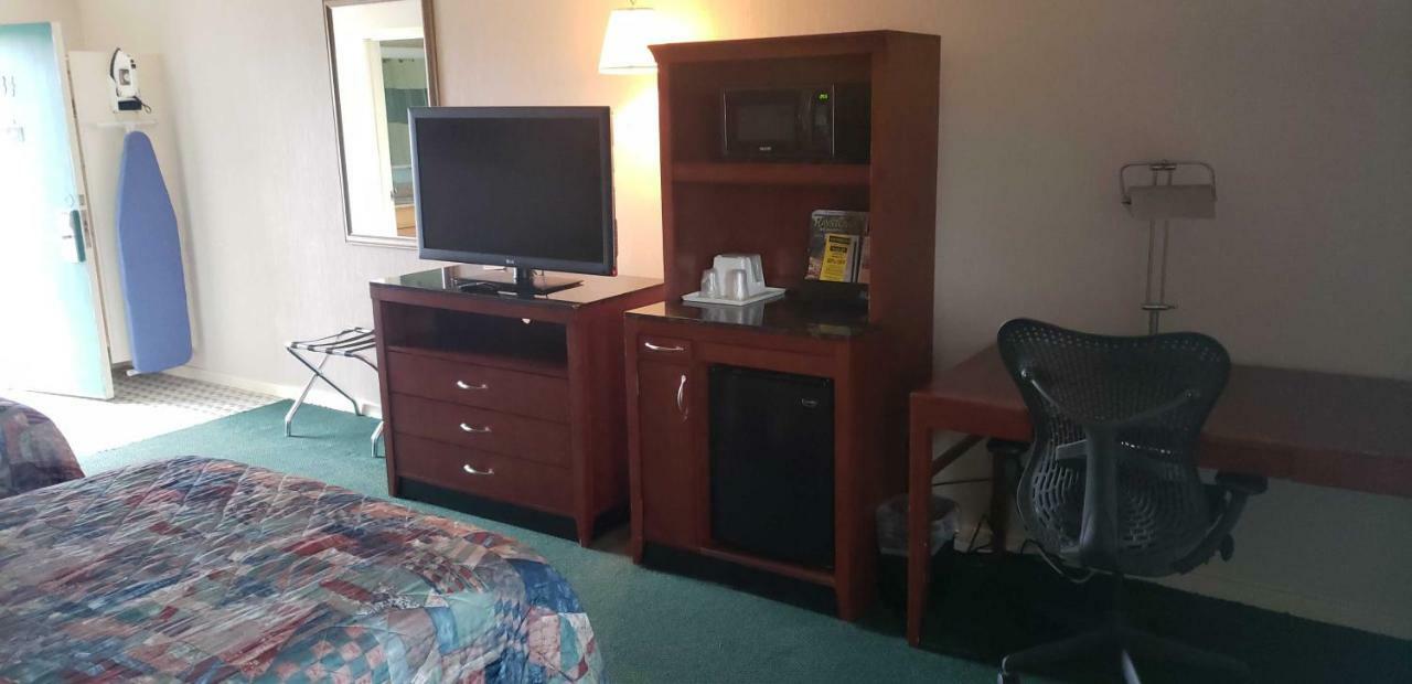 Huntingdon Motor Inn Buitenkant foto