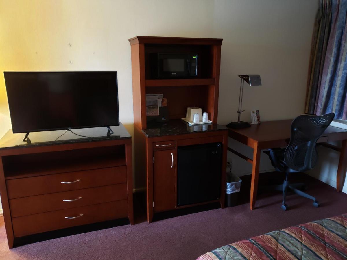 Huntingdon Motor Inn Buitenkant foto